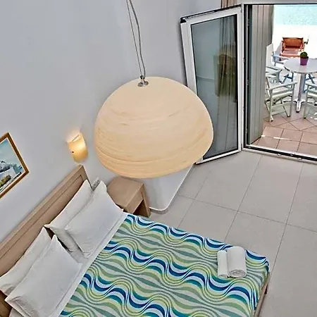 Niriides Homes & Hotell 4*